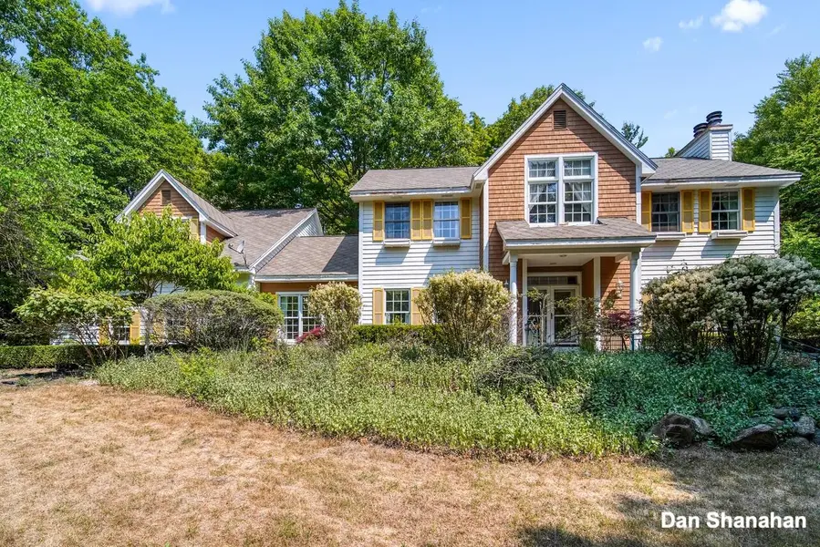 6957 Lakeshore CT, Fennville, MI 49408