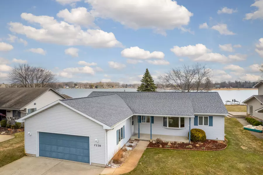 7230 Holiday DR, Canadian Lakes, MI 49346