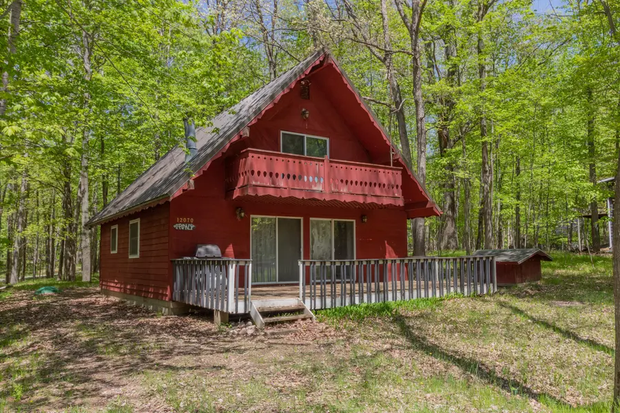 12070 Victoria DR, Canadian Lakes, MI 49346