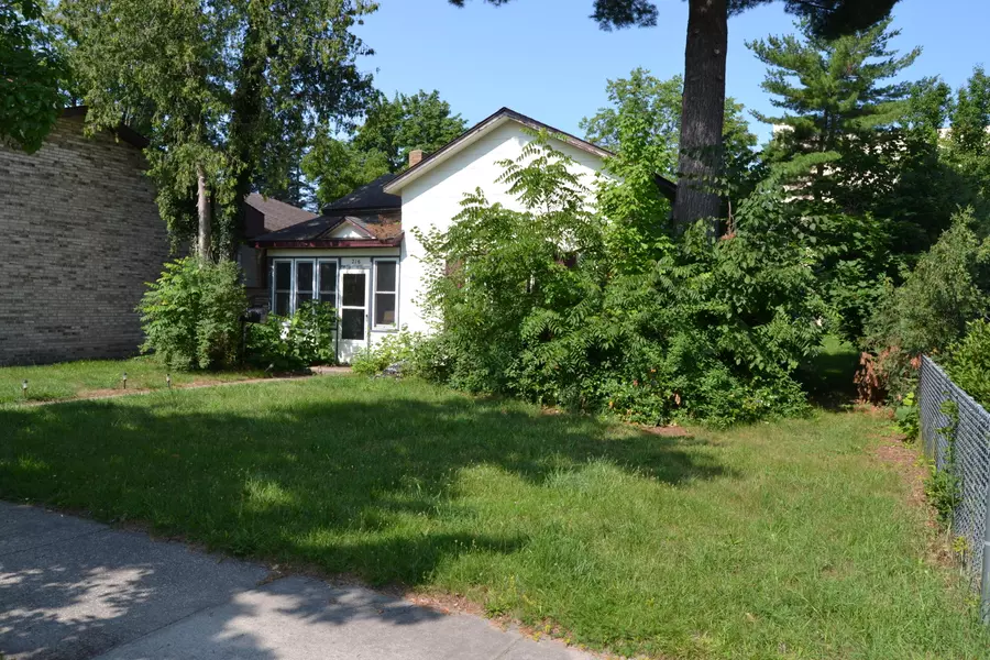 216 S Warren AVE, Big Rapids, MI 49307