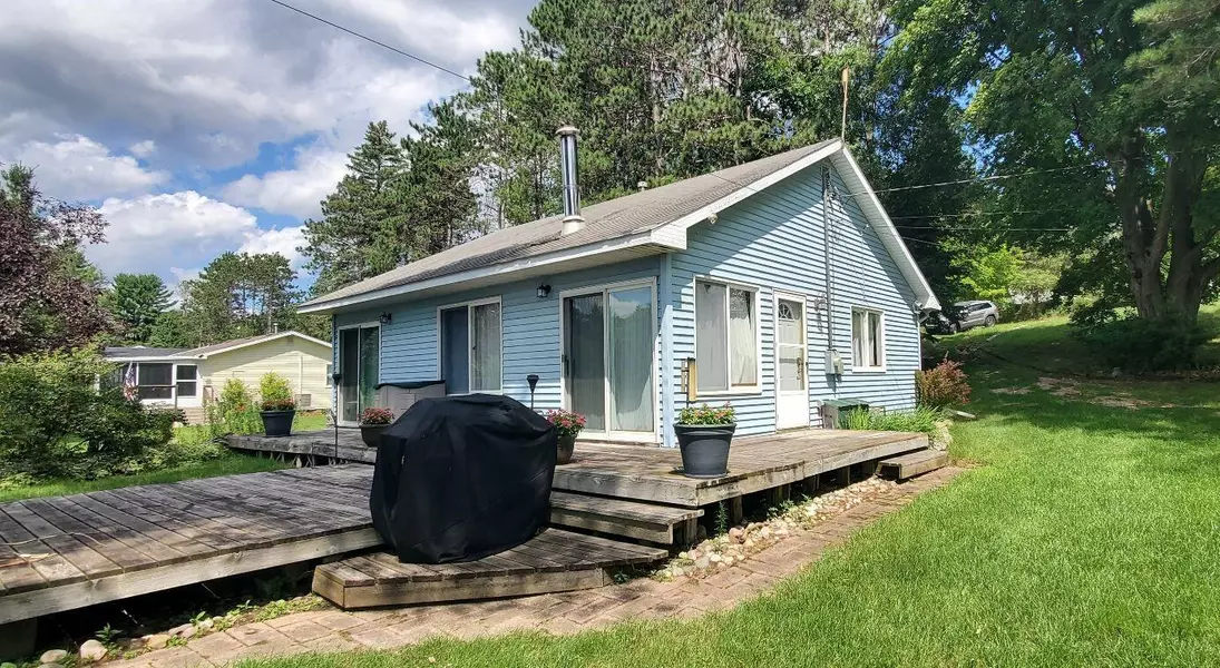 11535 Riverside DR, Stanwood, MI 49346