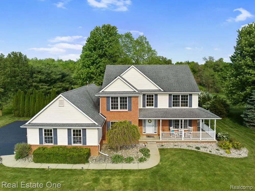 8493 SADDLEWOOD DR, Green Oak Twp, MI 48116