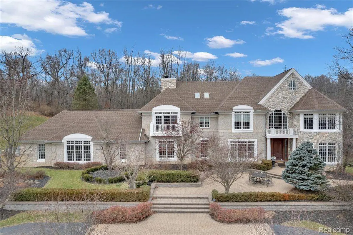 2111 HENDRIE RD, MI 48455