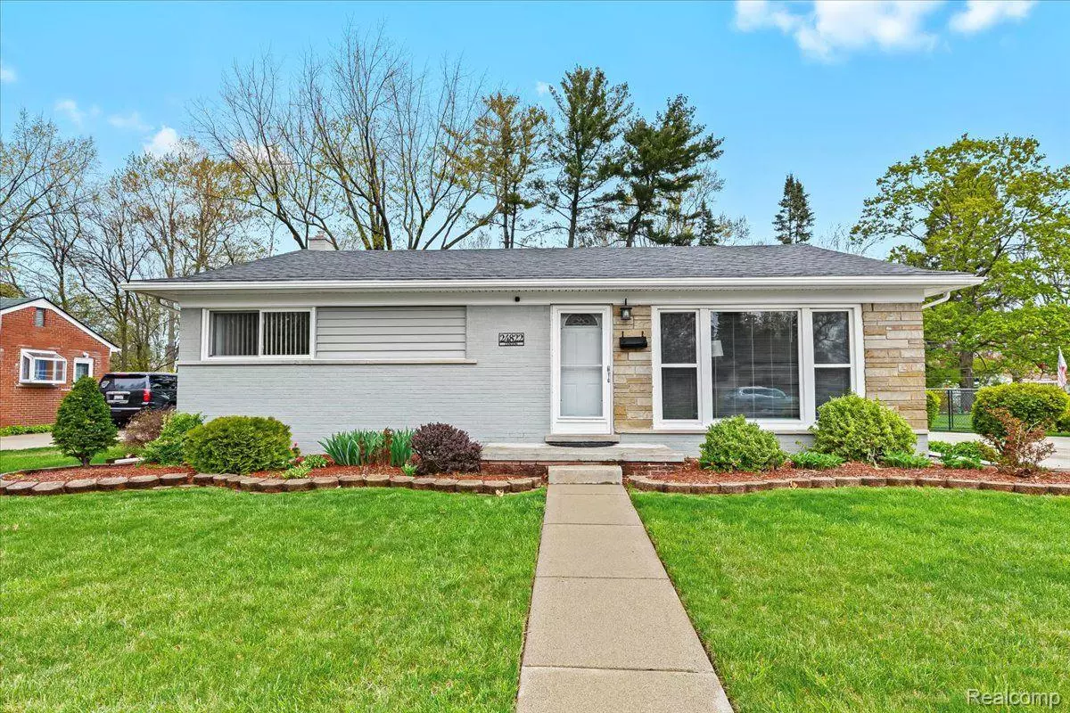Redford, MI 48239,24822 LYNDON