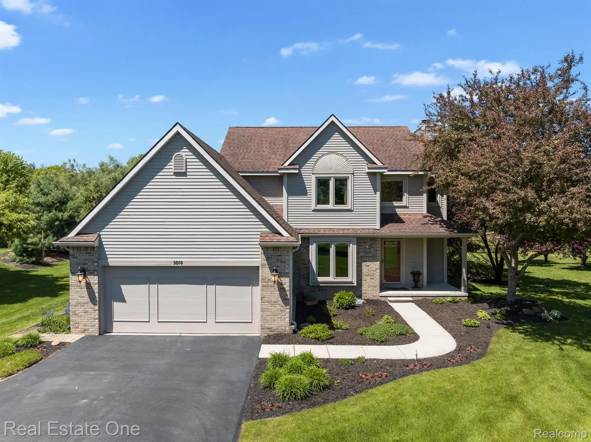 9808 FAIRFAX CT, Hamburg Twp, MI 48169