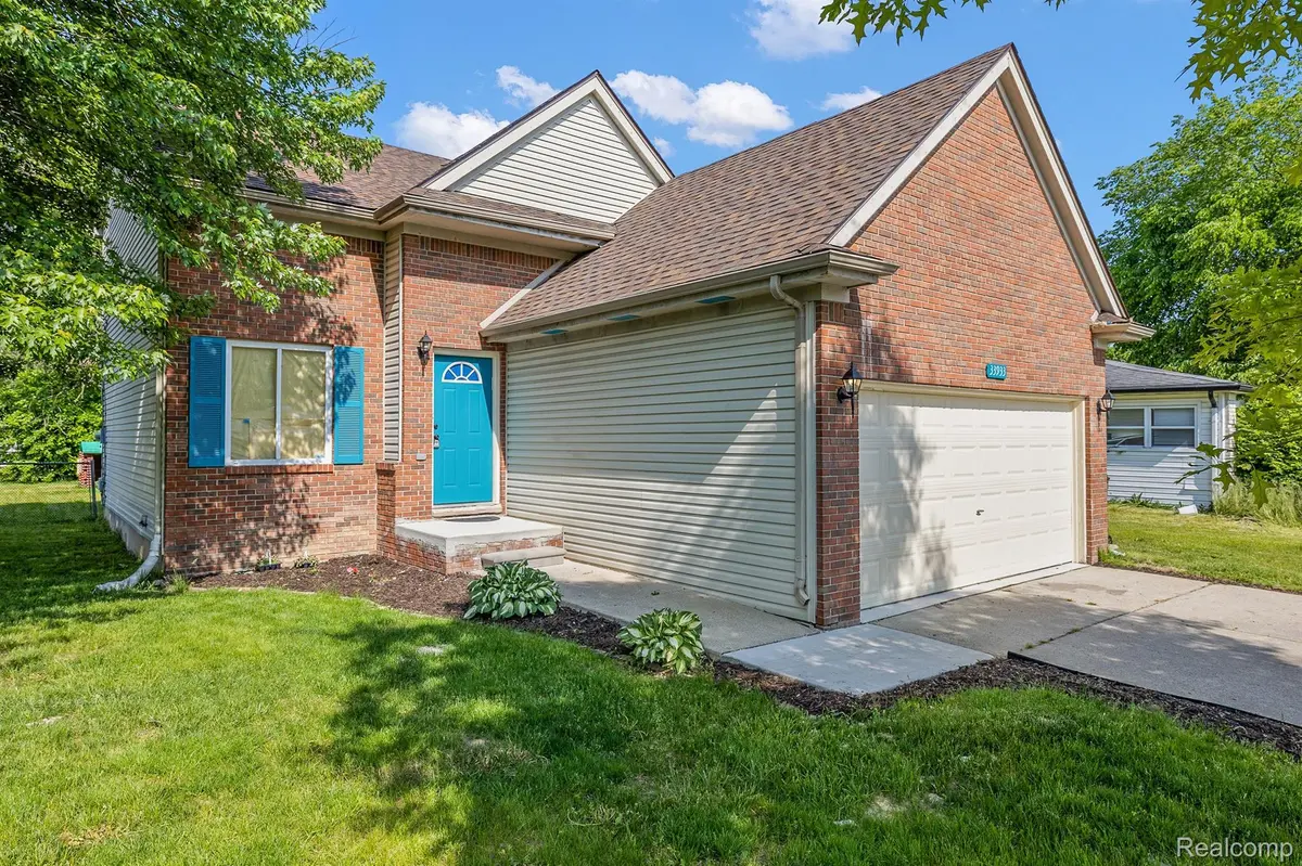 33933 CHOPE, Clinton Twp, MI 48035