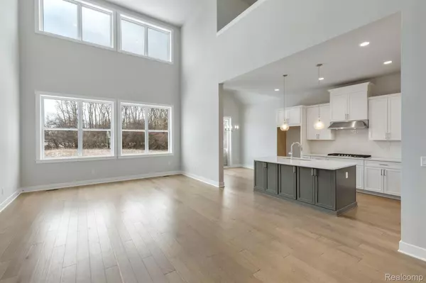 West Bloomfield, MI 48322,5575 ELLEMERE LN