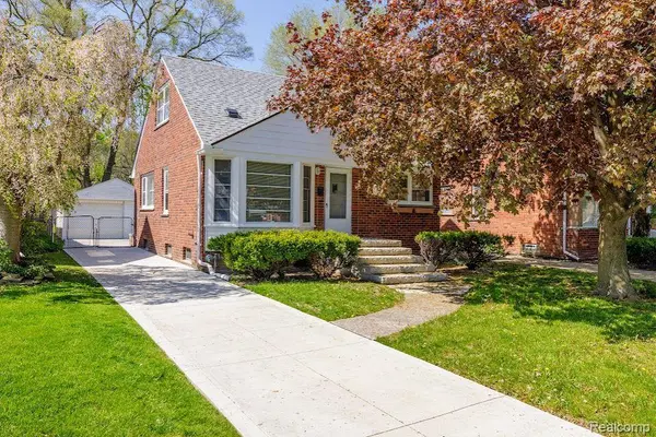 Harper Woods, MI 48225,20704 KENMORE AVE