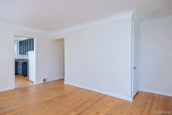 Harper Woods, MI 48225,20704 KENMORE AVE