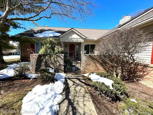 West Bloomfield, MI 48322,6966 PEBBLE PARK CIR #79