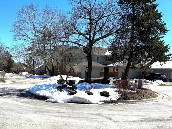 West Bloomfield, MI 48322,6966 PEBBLE PARK CIR #79