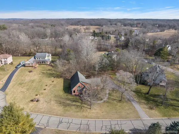 MI 48189,11603 LOCUST LN