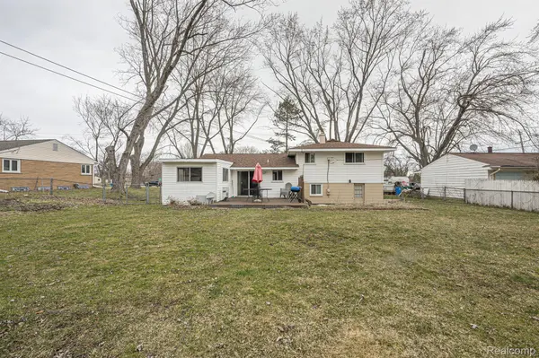 Walled Lake, MI 48390,2330 N PONTIAC TRAIL