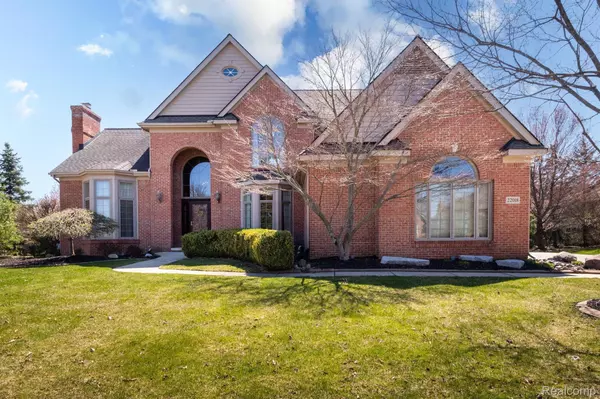 22018 PICADILLY CIR, Novi, MI 48375