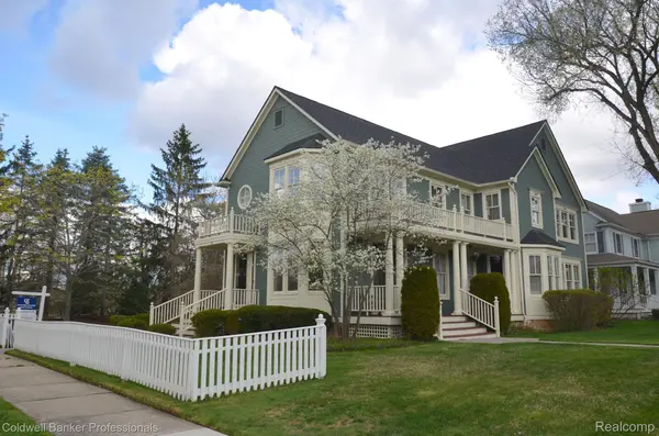 18 RIVERBANK DR, Beverly Hills, MI 48025