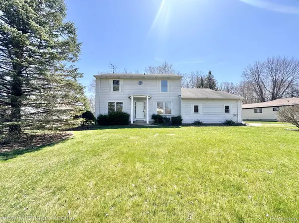 5381 N DYEWOOD DR, Flint, MI 48532