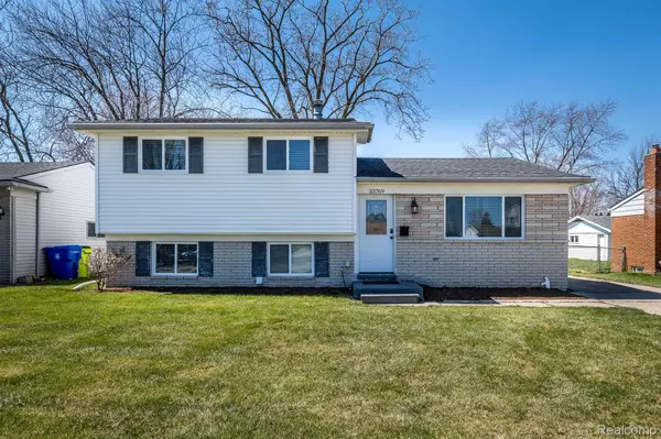 33769 NOKOMIS, Fraser, MI 48026