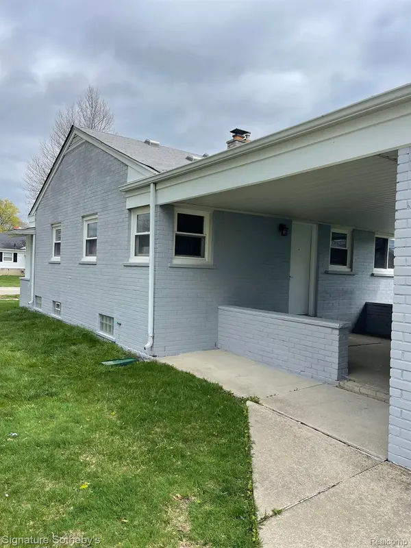 MI 48092,5216 Lyons Circle S