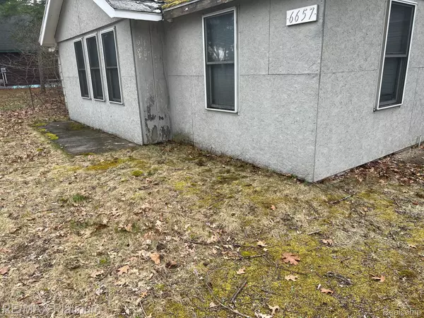 6657 CRYSTAL BEACH RD NW, Rapid City, MI 49676