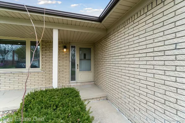 Clinton Township, MI 48035,17079 TREMLETT DR