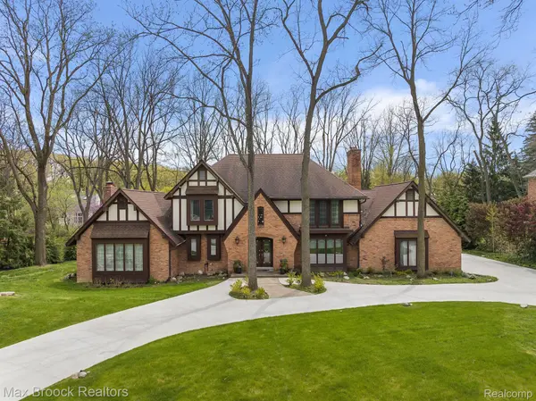 Bloomfield Hills, MI 48304,245 Chestnut CIR