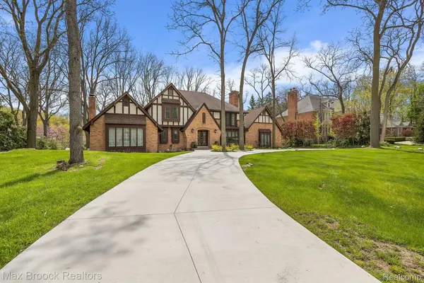 Bloomfield Hills, MI 48304,245 Chestnut CIR