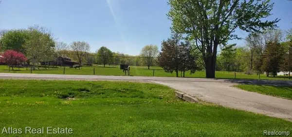 Flushing, MI 48433,5276 N ELMS RD