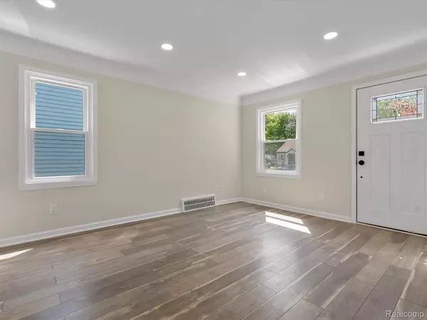 Redford, MI 48239,15610 WAKENDEN