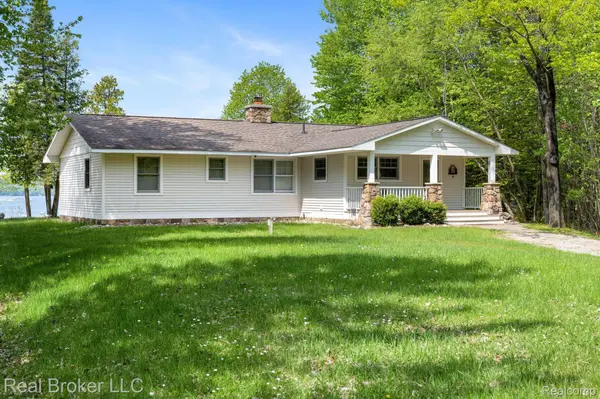 Indian River, MI 49749,1750 MAC-A-VISTA DR