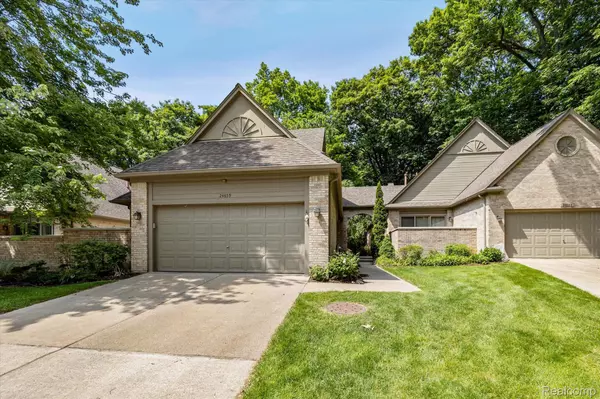 24659 EDGEWOOD N, Novi, MI 48374