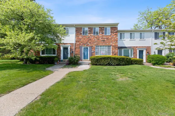 Bloomfield Hills, MI 48304,611 FOX HILLS DR N