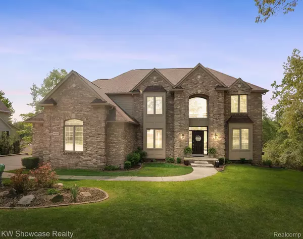 9025 HURON BLUFFS DR S, White Lake, MI 48386