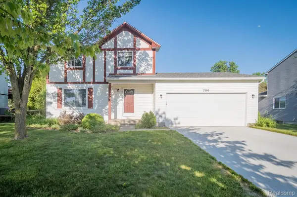 780 STONEY DR, South Lyon, MI 48178