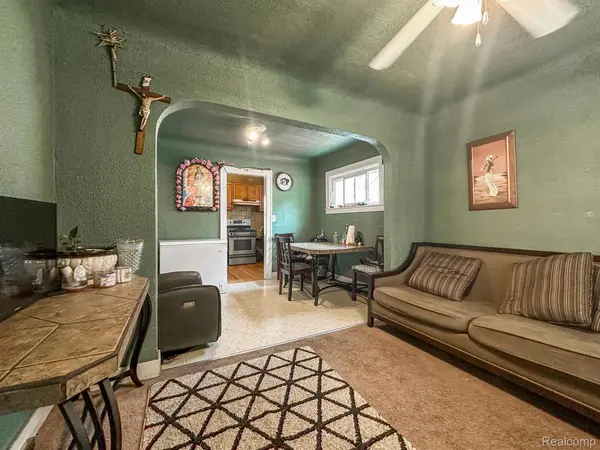 Pontiac, MI 48340,56 W New York AVE