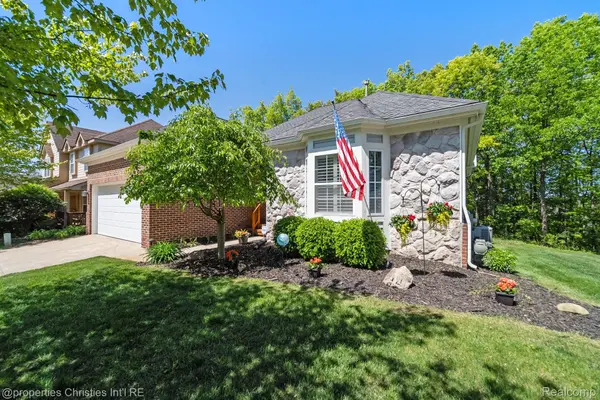 30987 TANGLEWOOD DR, Novi, MI 48377