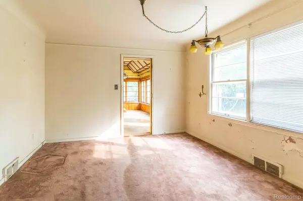 Lathrup Village, MI 48076,28510 SUNSET BLVD W