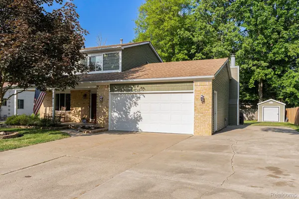 Grand Blanc, MI 48439,5279 CRESTWOOD DR