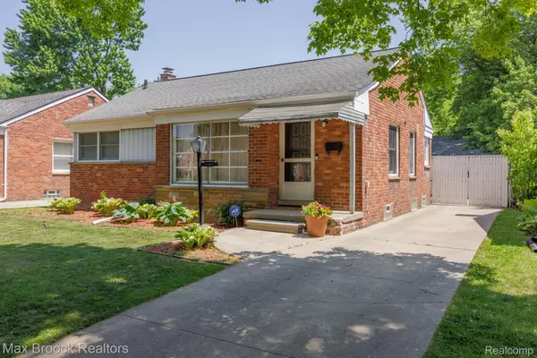 Redford, MI 48239,15832 DENBY