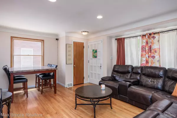 Redford, MI 48239,15832 DENBY