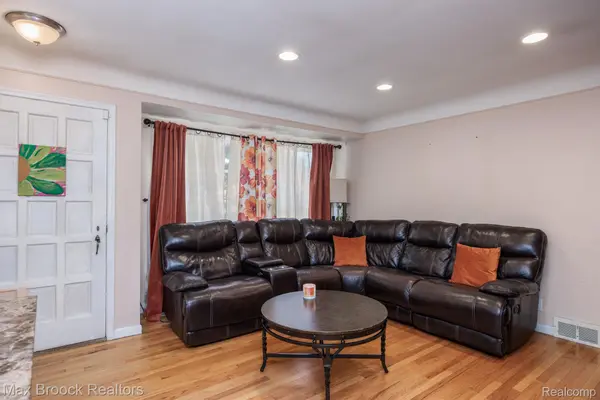 Redford, MI 48239,15832 DENBY