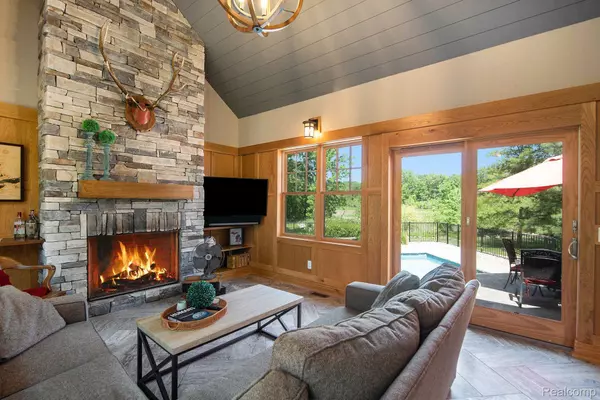 Fenton, MI 48430,1306 VICTORIA LN