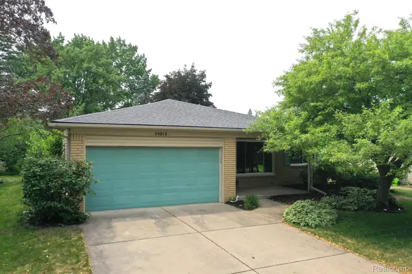 24813 HIGHLANDS DR, Novi, MI 48375