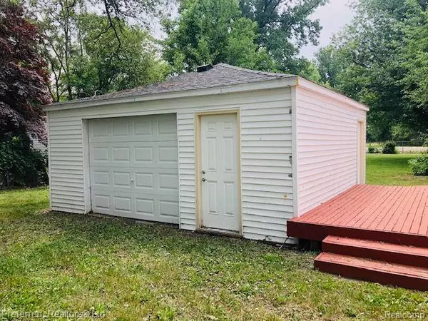 Redford, MI 48240,19394 SEMINOLE