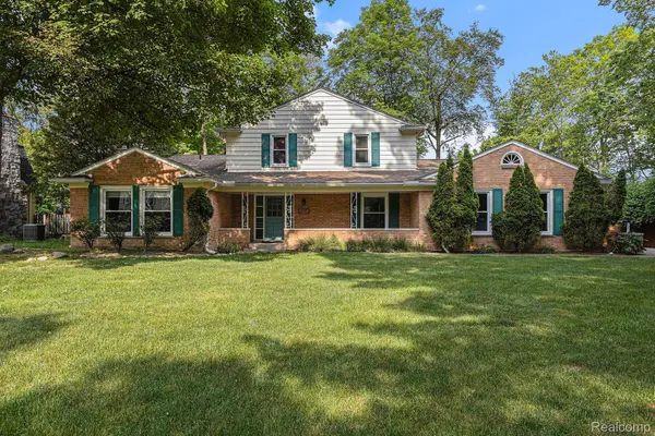 32349 Mckenzie CT, Beverly Hills, MI 48025