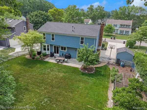 Northville, MI 48167,19768 SCENIC HARBOUR DR