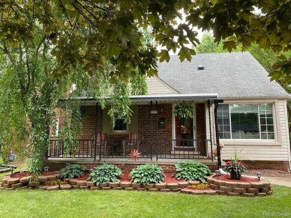 9720 HUBERT AVE, Allen Park, MI 48101