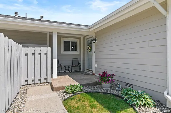 Novi, MI 48375,39832 VILLAGE WOOD CIR