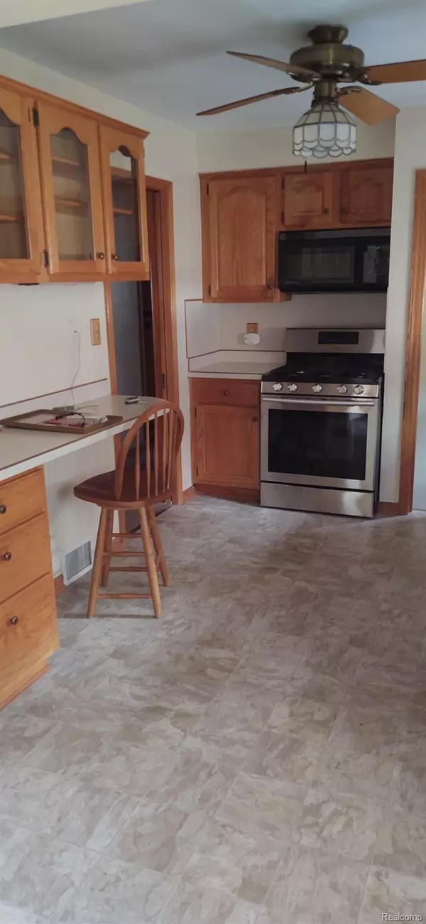 Allen Park, MI 48101,15426 ANGELIQUE AVE