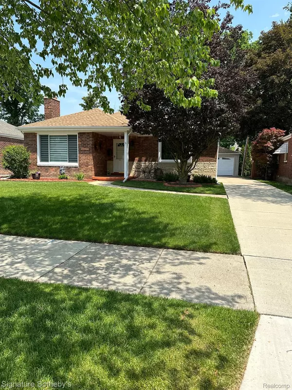 2312 ALLARD AVE, Grosse Pointe Woods, MI 48236