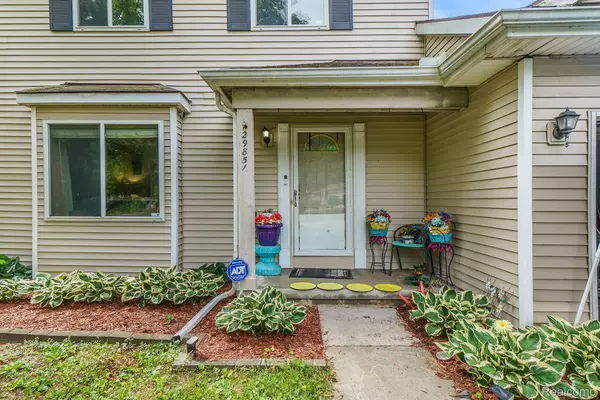 Livonia, MI 48152,29851 BRETTON ST